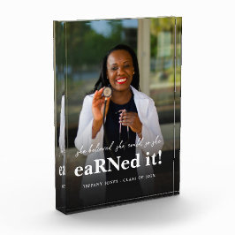 彼女は信じRNでナース写真の卒業を行った フォトブロック