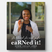 彼女は信じRNでナース写真の卒業を行った フォトプラーク (正面)