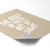 彼女は信仰を重ね、目は西洋人 ポスター (角)