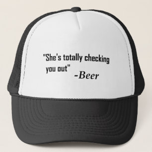 "彼女は全く" -ビール点検しています キャップ
