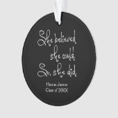 彼女は卒信じ業できた オーナメント (正面)