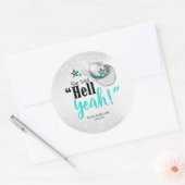 彼女は'地獄うん'女性のカーボーイハットティール(緑がかった色)ID927 ラウンドシール (封筒)