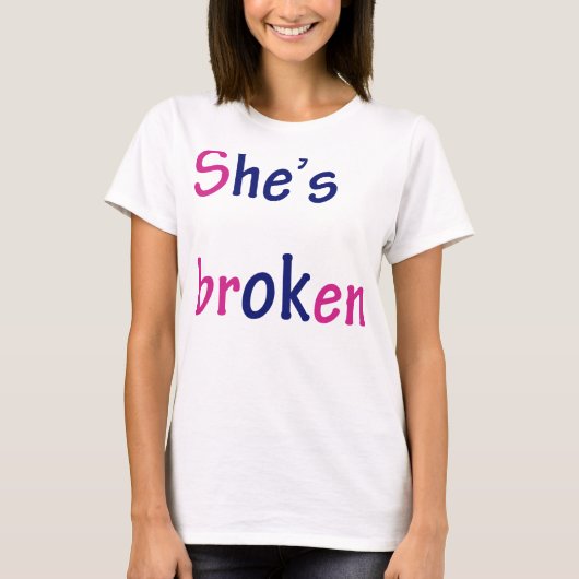 彼女は壊れている、こんにちは大丈夫 Tシャツ (正面)