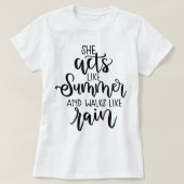 彼女は夏のように行動し、雨のように歩く – Jのドロップ Tシャツ (デザイン正面)
