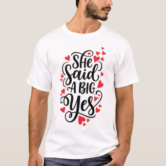 彼女は大きなイエスと大胆な婚約発表をした& Tシャツ