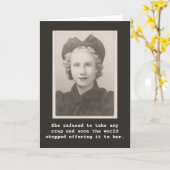 彼女は嫌な写真を撮ることを拒否したヴィンテージ カード (黄色い花)