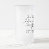 彼女は小さいかも獰猛だ。シェークスピア フロストグラスビールジョッキ (中央)