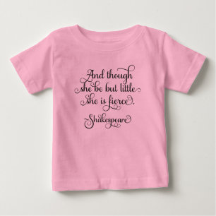 彼女は小さいかも獰猛だ。シェークスピア ベビーTシャツ