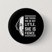 彼女は小さいが激しい引用文 缶バッジ (正面)
