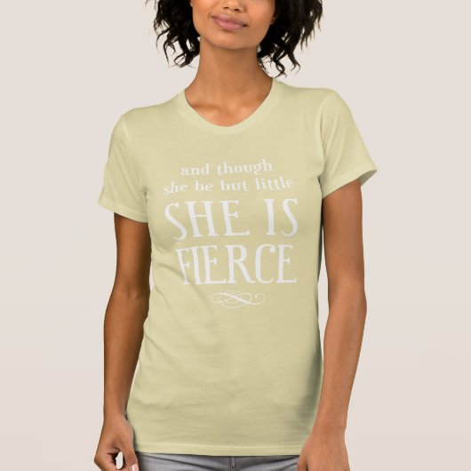 彼女は小さいが激しい! Tシャツ (正面)