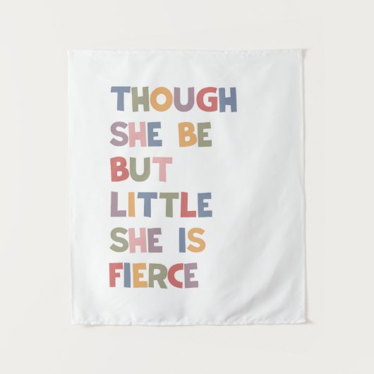 彼女は小さいが獰猛だが タペストリー (正面)