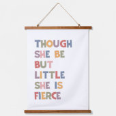 彼女は小さいが獰猛だが 吊り下げ型タペストリー (正面)