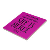 彼女は小さいが荒々しい タイル (側面)