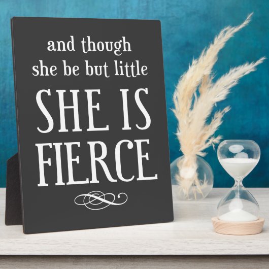 彼女は小さいが荒々しい フォトプラーク (側面)