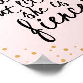 彼女は小さいが、激しいピンクの金ゴールド ポスター (角)