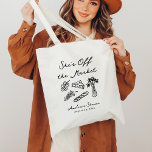 彼女は市場から外れはっきりしたて手お洒落引き トートバッグ<br><div class="desc">「She's Off the Market & お洒落 Hand Drawn」スイートは、独特の手はっきりした引き美を持つよくはしゃぐコレクションでモダンす。チーズはっきりした、花、葡萄の白黒イラストを特徴とし、洗練された雰囲気を保ちながら魅力とユーモアを醸し出す。うろこ状の縁ど詳細は美しくフレームされお洒落てしゃれているいる。スタイルに祝最適なスイートは、おもしろい、創造性、エレガンスのtouchを受け入れる花嫁のために設計さはっきりしたれている。</div>