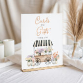 彼女は市場のカードやギフトを手に入れたばかりだ ポスター