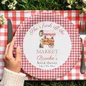 彼女は市場のクリスマスブライダルシャワーを出たばかりだ ペーパープレート