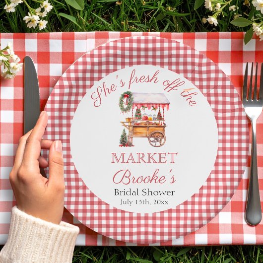 彼女は市場のクリスマスブライダルシャワーを出たばかりだ ペーパープレート