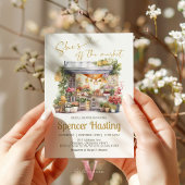 彼女は市場のブライダルシャワーの招待状をオフにしている 招待状