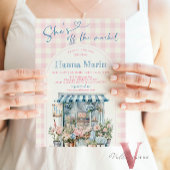 彼女は市場のブライダルシャワーの招待状をオフにしている 招待状