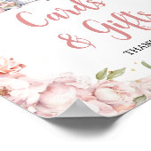 彼女は市場のブライダルシャワーカードやギフトをオフにしている ポスター (角)