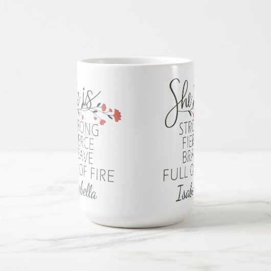 彼女は強い激しい勇敢な名前をカスタムする コーヒーマグカップ (中央)