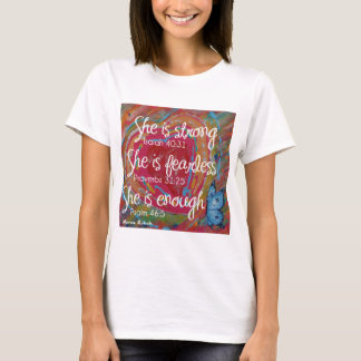彼女は強い聖なる書物、経典のTシャツです Tシャツ