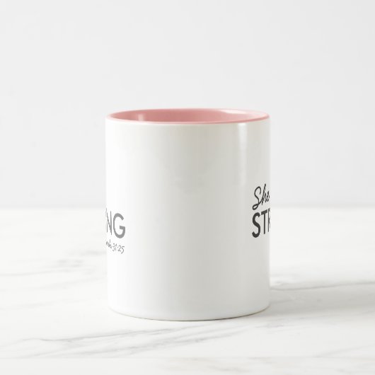 彼女は強い |箴言31:25キリスト教の信仰 ツートーンマグカップ (中央)