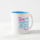 彼女は強さおよび威厳と着ます ツートーンマグカップ (正面右)