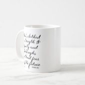 彼女は強さおよび威厳の引用文のマグで着ます コーヒーマグカップ (正面左)