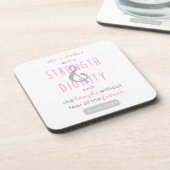 彼女は強さと尊厳の諺を着ている31 コースター (左側)