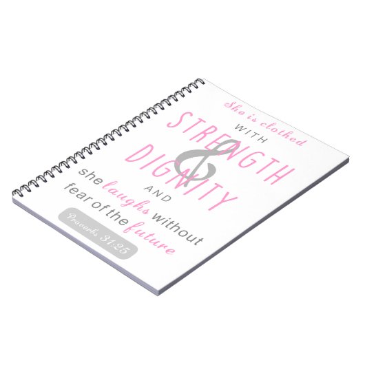 彼女は強さと尊厳の諺を着ている31 ノートブック (左側)