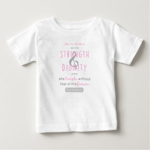 彼女は強さと尊厳の諺を着ている31 ベビーTシャツ