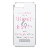 彼女は強さと尊厳の諺を着ている31 Case-Mate iPhoneケース (裏面)