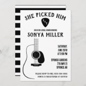 彼女は彼を選んだ!ギターとピックブライダルシャワー 招待状 (正面/裏面)