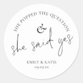 彼女は彼女が言った質問をポップアップYesクラシックラウンド ラウンドシール (正面)