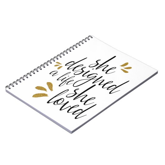 "彼女は彼女が"ジャーナルを愛した生命を設計しました ノートブック (左側)