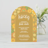 彼女は彼女のハチミツを見つけた – レトロ花ブライダルシャワー 招待状 (スタンド正面)