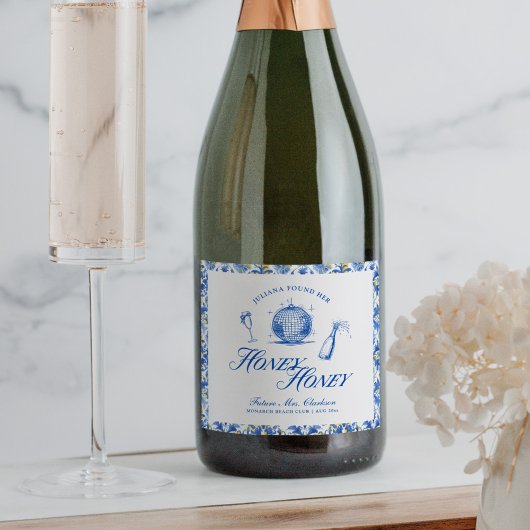 彼女は彼女のハニーハニーブルーギリシャバチェロレッテを見つけた スパークリングワインラベル