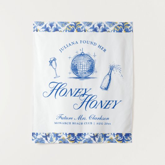 彼女は彼女のハニーハニーブルーギリシャバチェロレッテを見つけた タペストリー (正面)