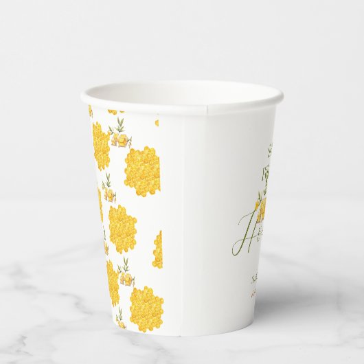 彼女は彼女のハニービーフローラブライダルシャワーを見つけた 紙コップ (右)