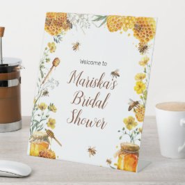 彼女は彼女のハニーブライダルシャワーを見つけた 台座サイン