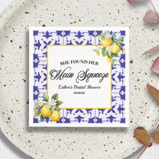 彼女は彼女のメイン絞りレモンブライダルシャワーを見つけた スタンダードカクテルナプキン