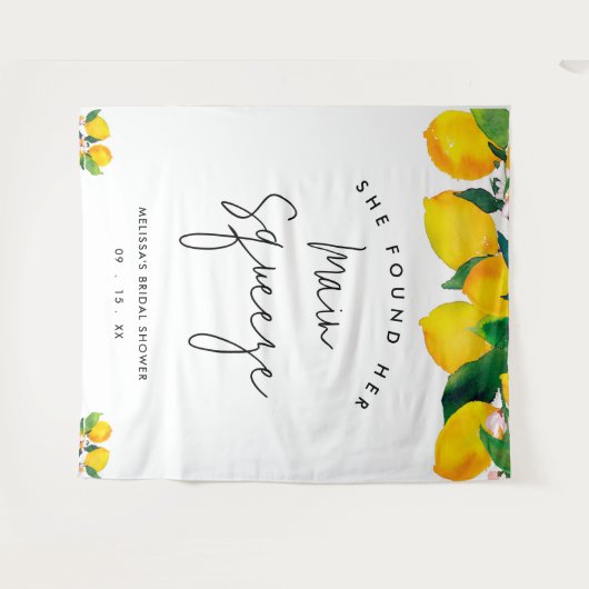 彼女は彼女のメイン絞りレモンブライダルシャワーを見つけた タペストリー (正面(横))