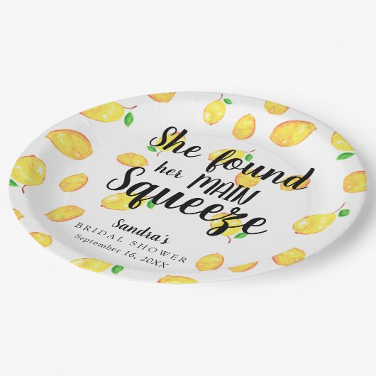 彼女は彼女のメイン絞りレモンブライダルシャワーを見つけた ペーパープレート (アングル)