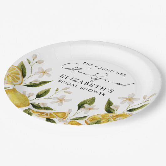 彼女は彼女のメイン絞りレモンブライダルシャワーを見つけた ペーパープレート (アングル)