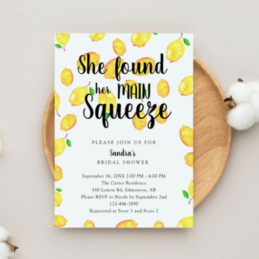 彼女は彼女のメイン絞りレモンブライダルシャワーを見つけた 招待状