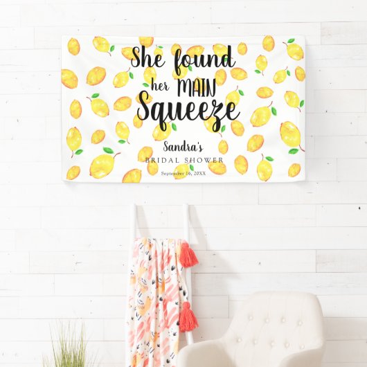 彼女は彼女のメイン絞りレモンブライダルシャワーを見つけた 横断幕 (インサイチュ)