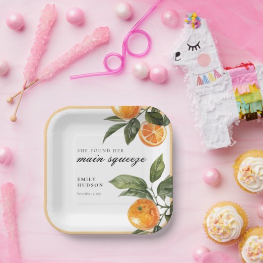 彼女は彼女の主な絞りブライダルシャワーを見つけた ペーパープレート (パーティー)